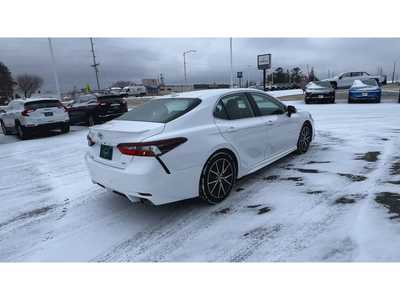 2021 Toyota Camry, $17495. Photo 8