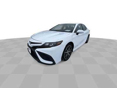 2021 Toyota Camry, $17495. Photo 1