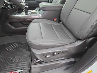 2025 Chevrolet 1500 Crew Cab, $59785. Photo 12