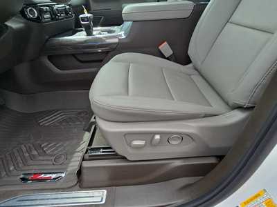 2025 Chevrolet 1500 Crew Cab, $59785. Photo 12