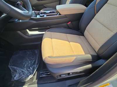 2025 Chevrolet Equinox, $39075. Photo 11