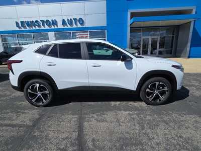 2025 Chevrolet Trax, $24190. Photo 2