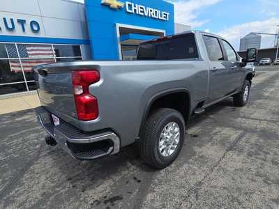 2025 Chevrolet 3500 Crew Cab, $61380. Photo 3