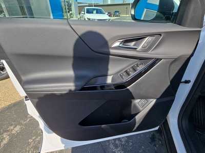 2025 Chevrolet Equinox, $31345. Photo 9