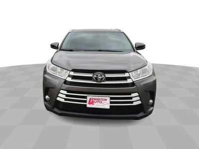 2018 Toyota Highlander, $18995. Photo 3