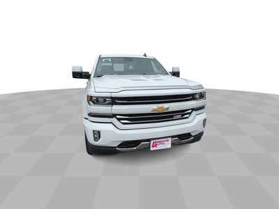 2017 Chevrolet 1500 Crew Cab, $28995. Photo 3