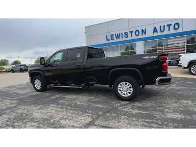 2022 Chevrolet 3500 Crew Cab, $56995. Photo 6