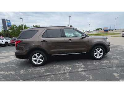 2016 Ford Explorer, $7995. Photo 9