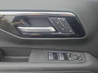 2025 Chevrolet Suburban, $72380. Photo 10