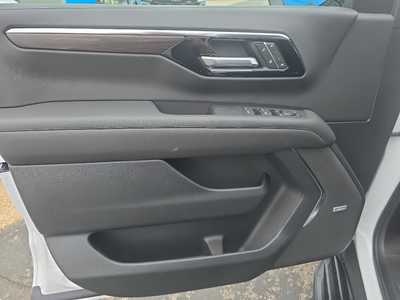2025 Chevrolet Suburban, $72380. Photo 9