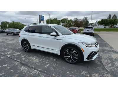 2023 Volkswagen Tiguan, $32495. Photo 2