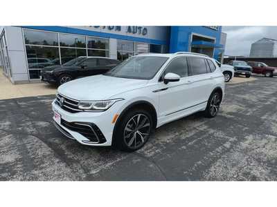 2023 Volkswagen Tiguan, $32495. Photo 4