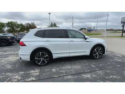 2023 Volkswagen Tiguan, $32495. Photo 9