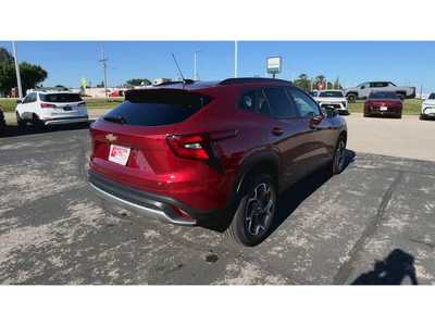 2025 Chevrolet Trax, $24690. Photo 8