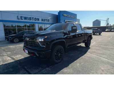 2025 Chevrolet 3500 Crew Cab, $63935. Photo 4