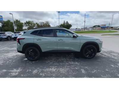 2025 Chevrolet Trax, $27085. Photo 9