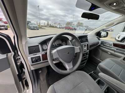 2010 Chrysler Town & Country, $2995. Photo 10
