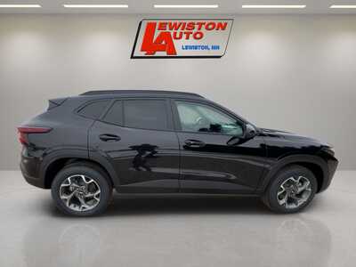 2026 Chevrolet Trax, $25885. Photo 6