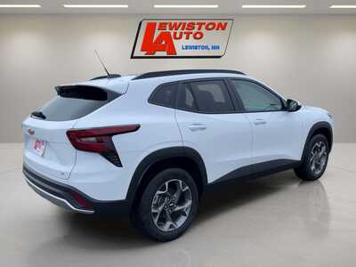 2026 Chevrolet Trax, $25885. Photo 5