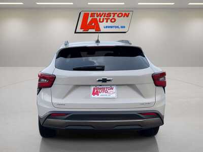2026 Chevrolet Trax, $28385. Photo 4