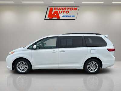 2017 Toyota Sienna, $22995. Photo 10