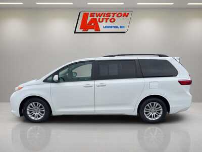 2017 Toyota Sienna, $22995. Photo 2