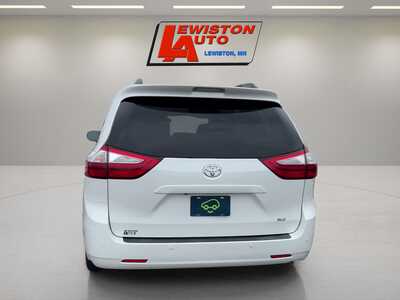 2017 Toyota Sienna, $22995. Photo 4