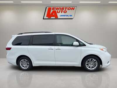 2017 Toyota Sienna, $22995. Photo 6