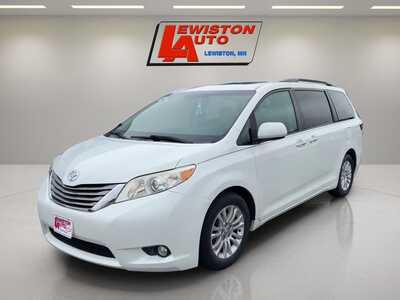 2017 Toyota Sienna, $22995. Photo 1