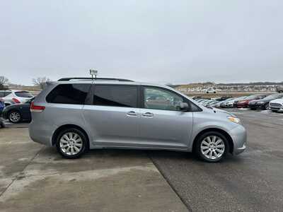 2011 Toyota Sienna, $3500. Photo 11