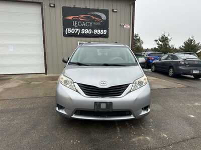 2011 Toyota Sienna, $3500. Photo 2