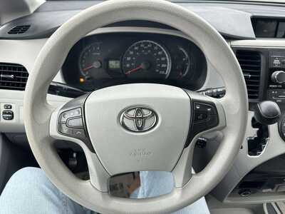 2011 Toyota Sienna, $3500. Photo 5