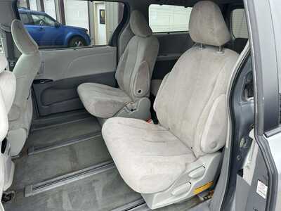 2011 Toyota Sienna, $3500. Photo 8