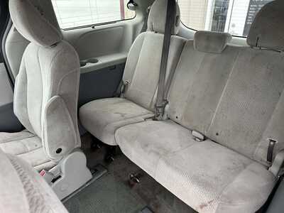 2011 Toyota Sienna, $3500. Photo 9