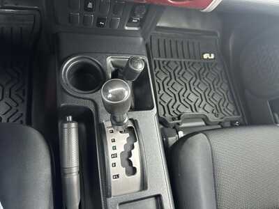 2008 Toyota FJ Cruiser, $10900. Photo 6