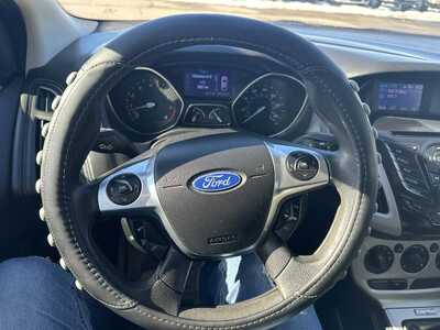 2013 Ford Focus, $2600. Photo 5