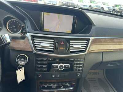 2012 Mercedes-Benz E-Class, $3999. Photo 6