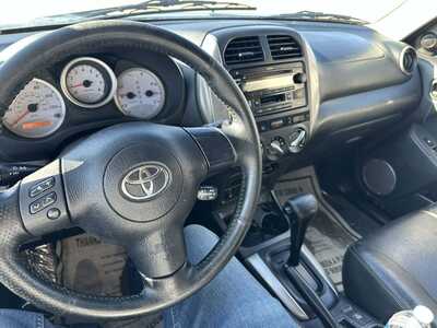 2004 Toyota RAV4, $0. Photo 11