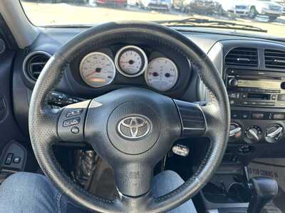 2004 Toyota RAV4, $0. Photo 5