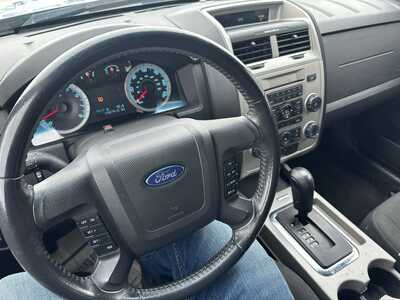 2010 Ford Escape, $1900. Photo 11