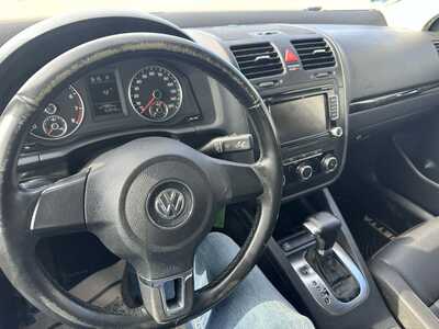 2010 Volkswagen Jetta, $1900. Photo 11