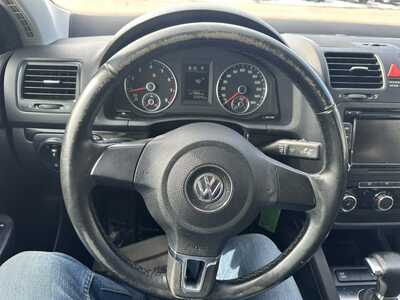 2010 Volkswagen Jetta, $1900. Photo 5