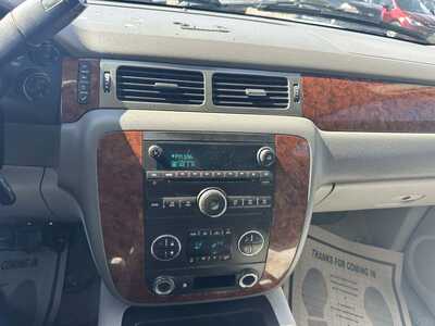 2007 Chevrolet Suburban, $2600. Photo 12
