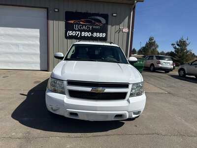 2007 Chevrolet Suburban, $2600. Photo 2
