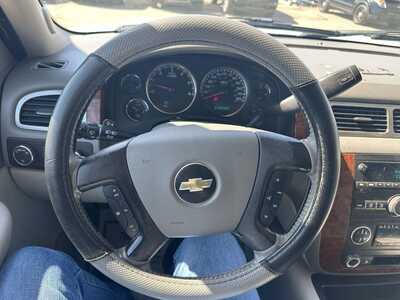 2007 Chevrolet Suburban, $2600. Photo 5