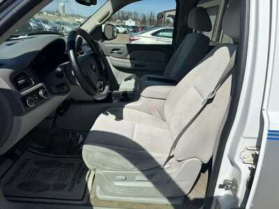 2007 Chevrolet Suburban, $2600. Photo 6