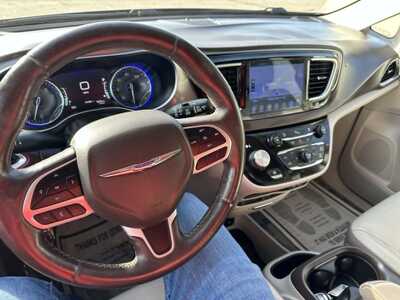 2017 Chrysler Pacifica, $7500. Photo 12