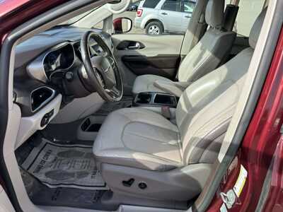2017 Chrysler Pacifica, $7500. Photo 7