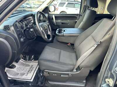 2011 Chevrolet 1500 Crew Cab, $5999. Photo 6