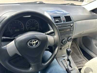 2011 Toyota Corolla, $3200. Photo 11